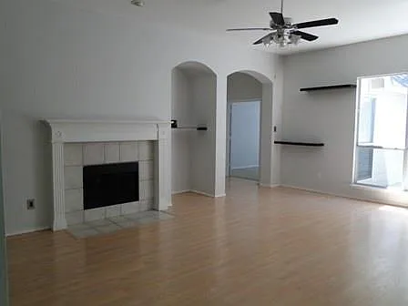 4 bed, 2384 sqft, $2,549 — Photo 4