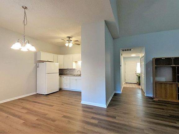 5th image of 5203 Vanardo Way