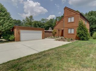 956 Imperial Point, Manchester, MO 63021