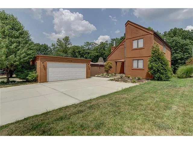 956 Imperial Point photo 1