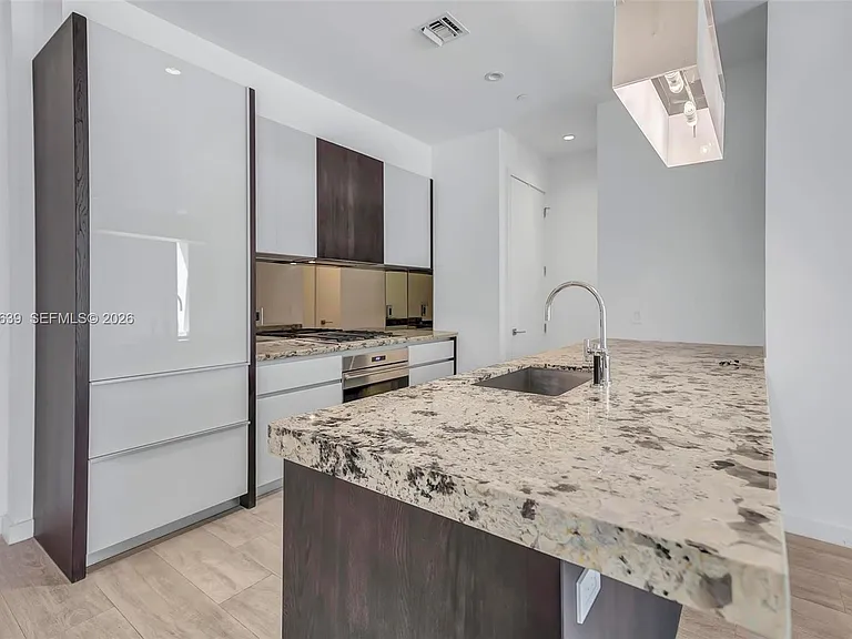 2831 S Bayshore Dr #402 — Photo 9