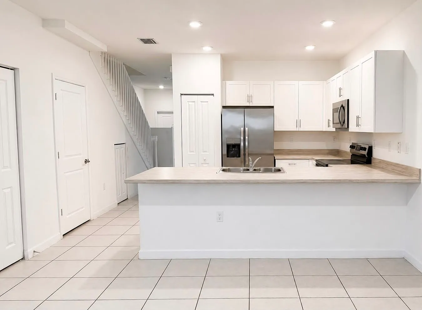 3 bed, 2.5 bath, 1550 sqft, $2,500 — Photo 1