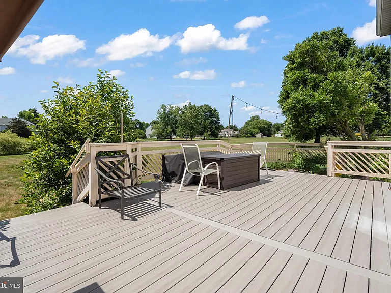 5 Robert Dr — Photo 34