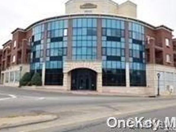130 Post Avenue #415, Westbury, NY 11590