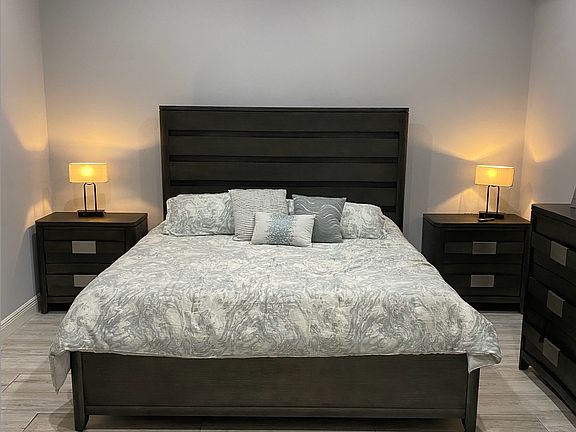 This is just a samples showing a bed that will fit in this master room
