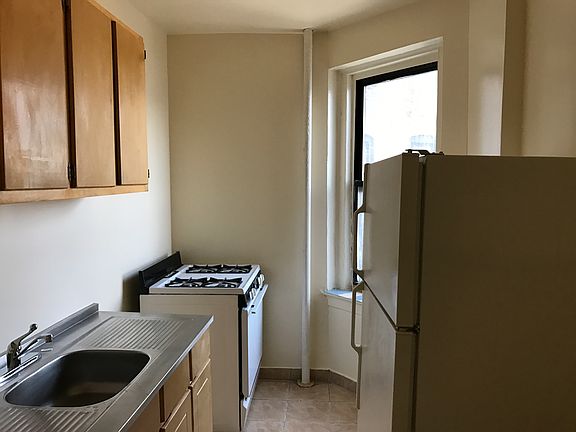 3rd image of 15 North St APT 4D