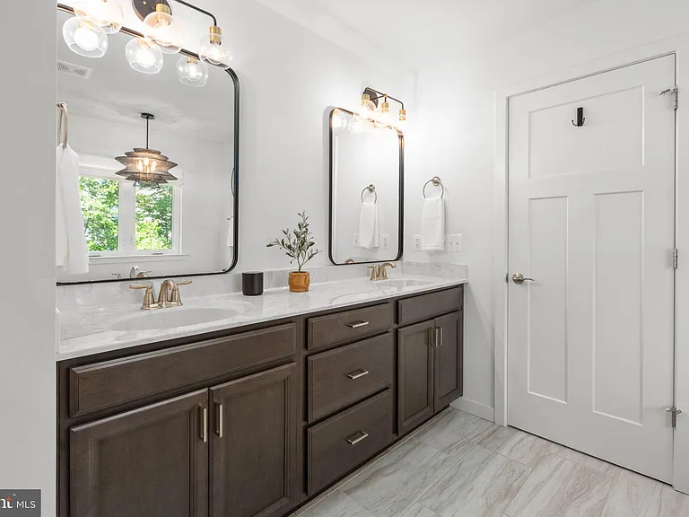 15 Grove Ln — Photo 27