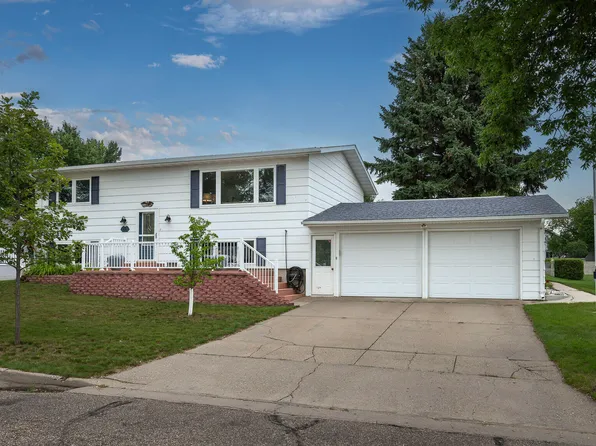 206 10th St NE, Beulah, ND 58523