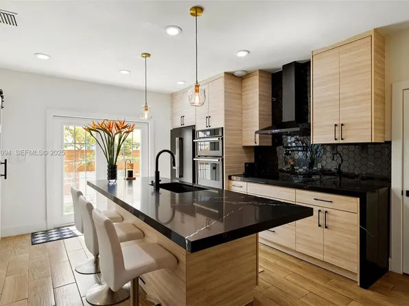 1363 Biarritz Dr, Miami Beach, FL 33141