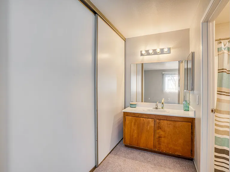 Kentwood Apartments — Photo 73