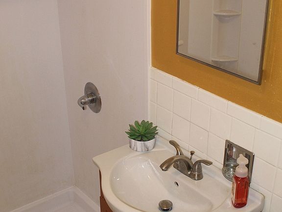 3rd image of 36 S 19th Ave APT 2E