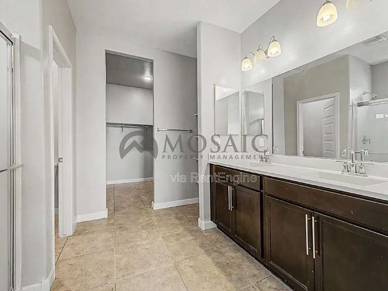 10617 S 54th Ln — Photo 13