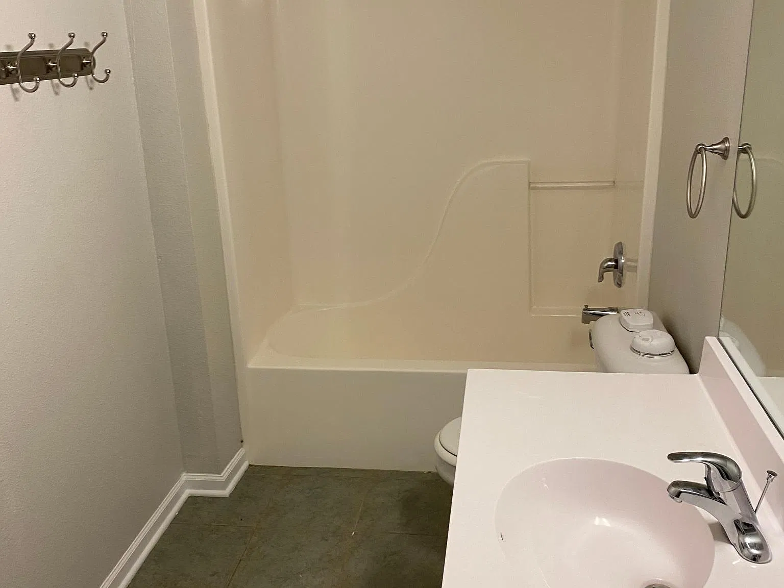 4538 W Bellview Dr — Photo 2
