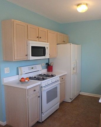 5th image of 1248 N Village Dr #0