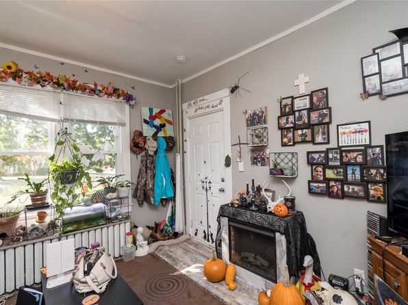 des-moines-iowa-251547626 picture