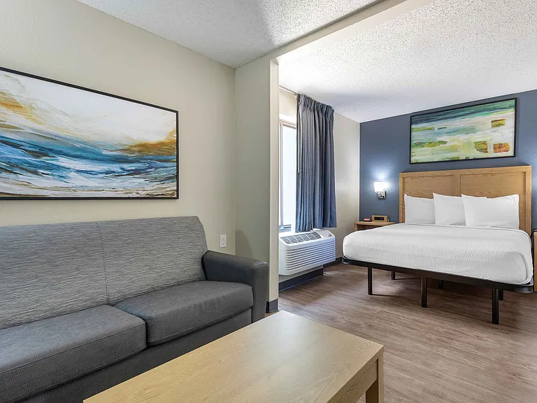2 Bedroom Suite - 2 Queen Beds