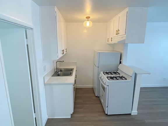 2nd image of 4276 Lindblade Dr APT 15