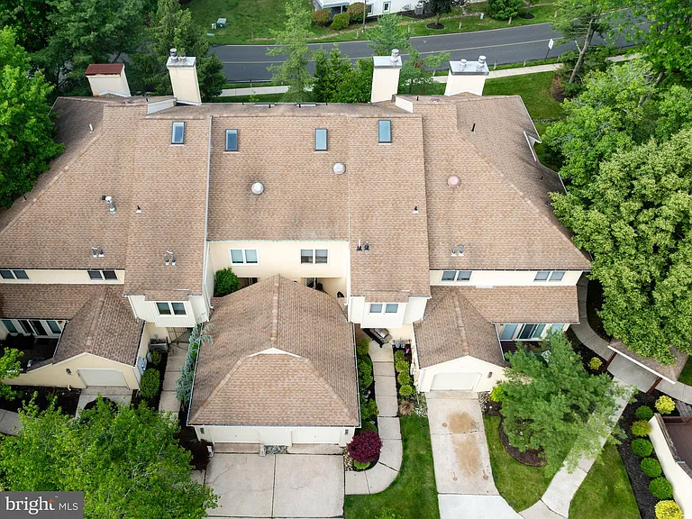 1410 Chanticleer — Photo 36