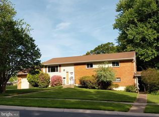 14105 Parkland Dr, Rockville, MD 20853