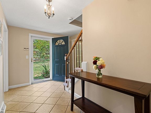 2nd image of 14 Fieldstone Dr