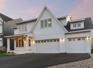 11184 Johnson Rdg, Eden Prairie, MN 55347