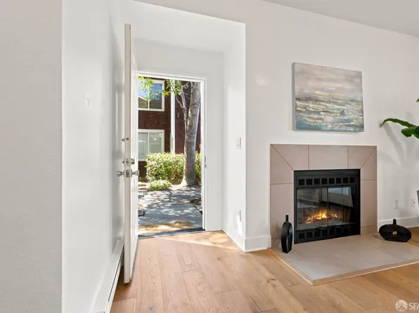 241 Marina Lakes Dr, Richmond, CA 94804