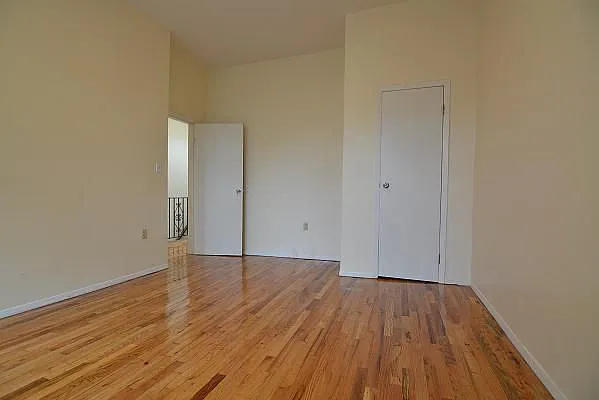 Rented by David Hirsch, LREB | media 20