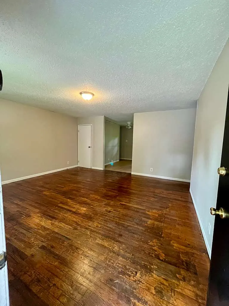 3 bed, 1189 sqft, $1,999 — Photo 4