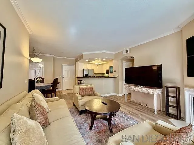2 bed, 2.0 bath, 1102 sqft, $3,950 — Photo 3