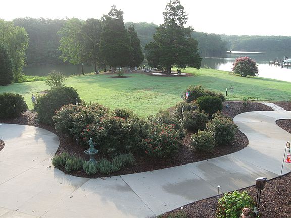 3rd image of 157 Edgewater Dr