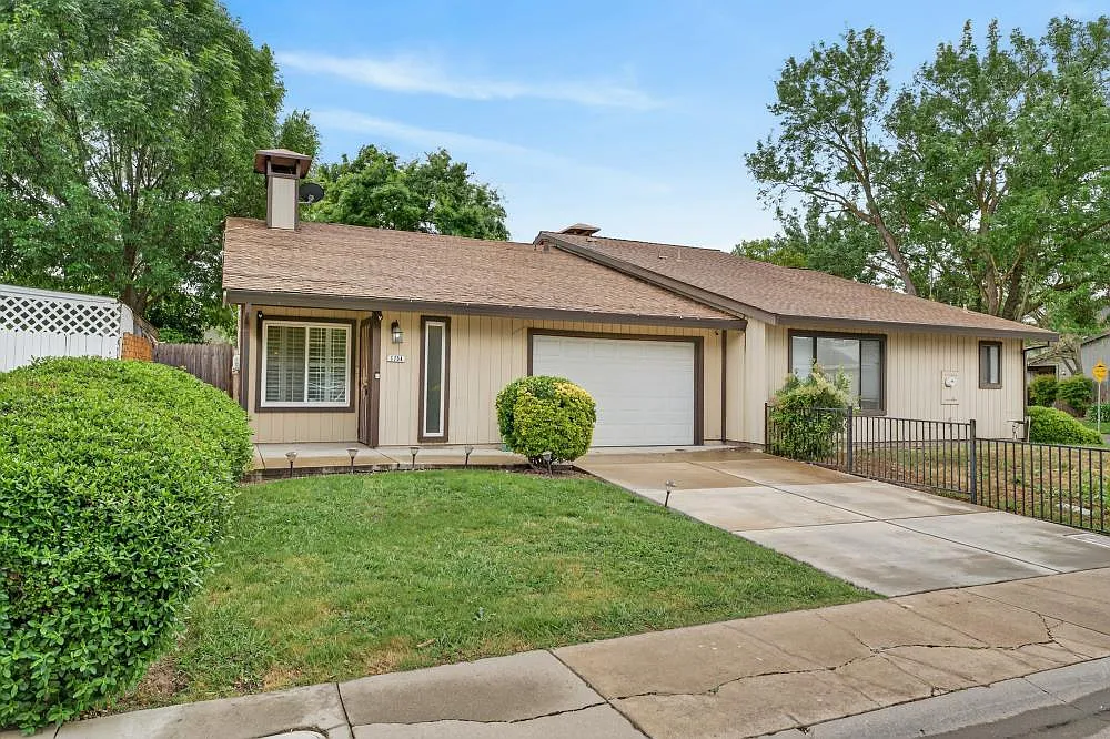1754 Urbana Way photo 1
