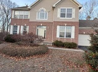 10 Shannon Ct, Howell, NJ 07731