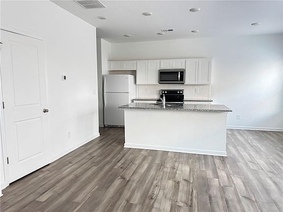 4th image of 1394 Ben Park Way Suite A