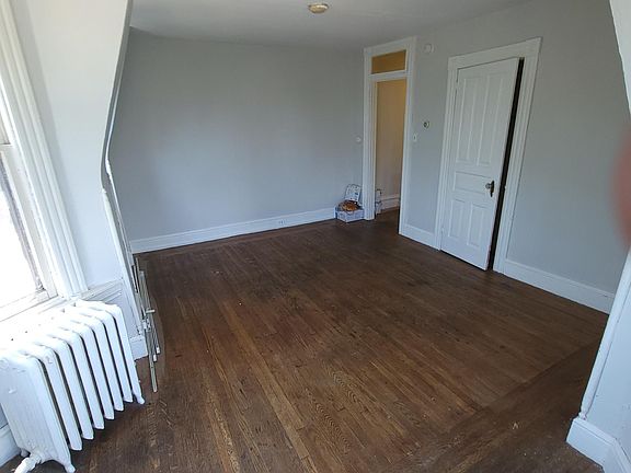 Living Room Picture 3