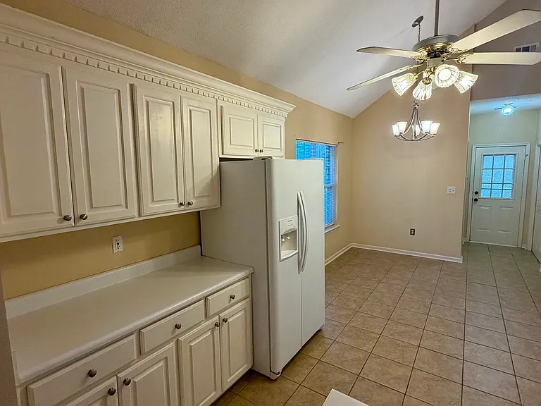 213 Carrington Ln — Photo 23