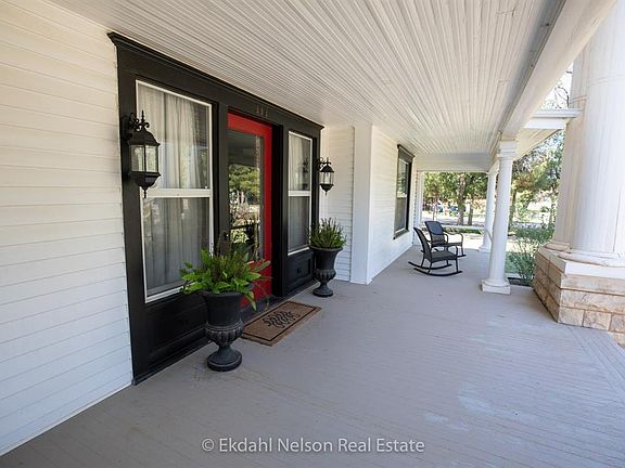 4th image of 444 NW A Ave