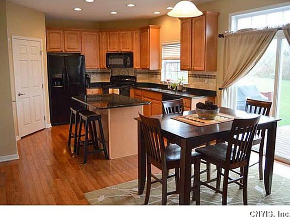 3rd image of 4608 Mystic Dr