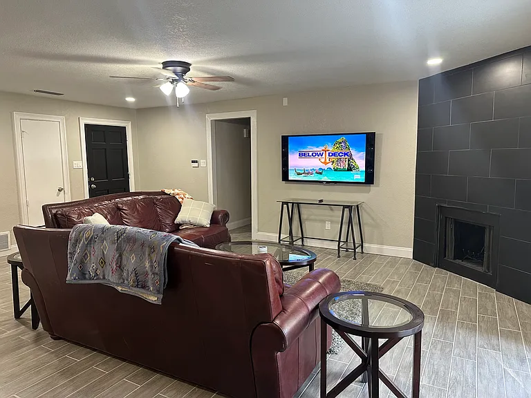 434 Stonehenge Dr — Photo 3