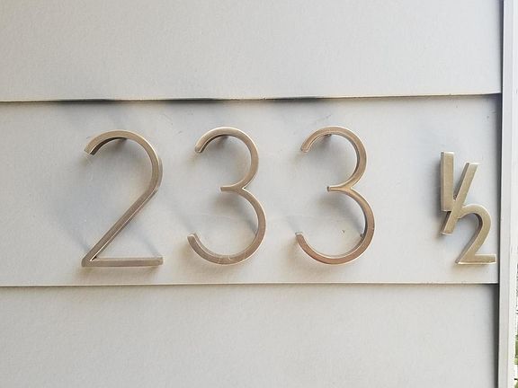2nd image of 233 1/2 N Burlington Ave