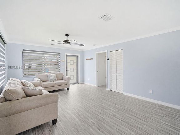 4th image of 5001 SW 21st St