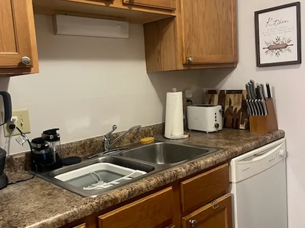 718 Oakcrest St #8, Iowa City, IA 52246