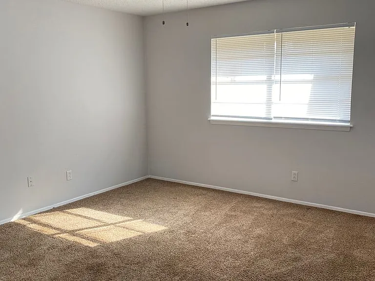 1908 Kirkland Dr — Photo 9