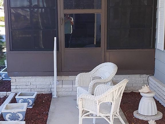 3rd image of 75 Charlotte Cir S