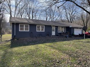 11112 393rd St, Nebo, IL 62355