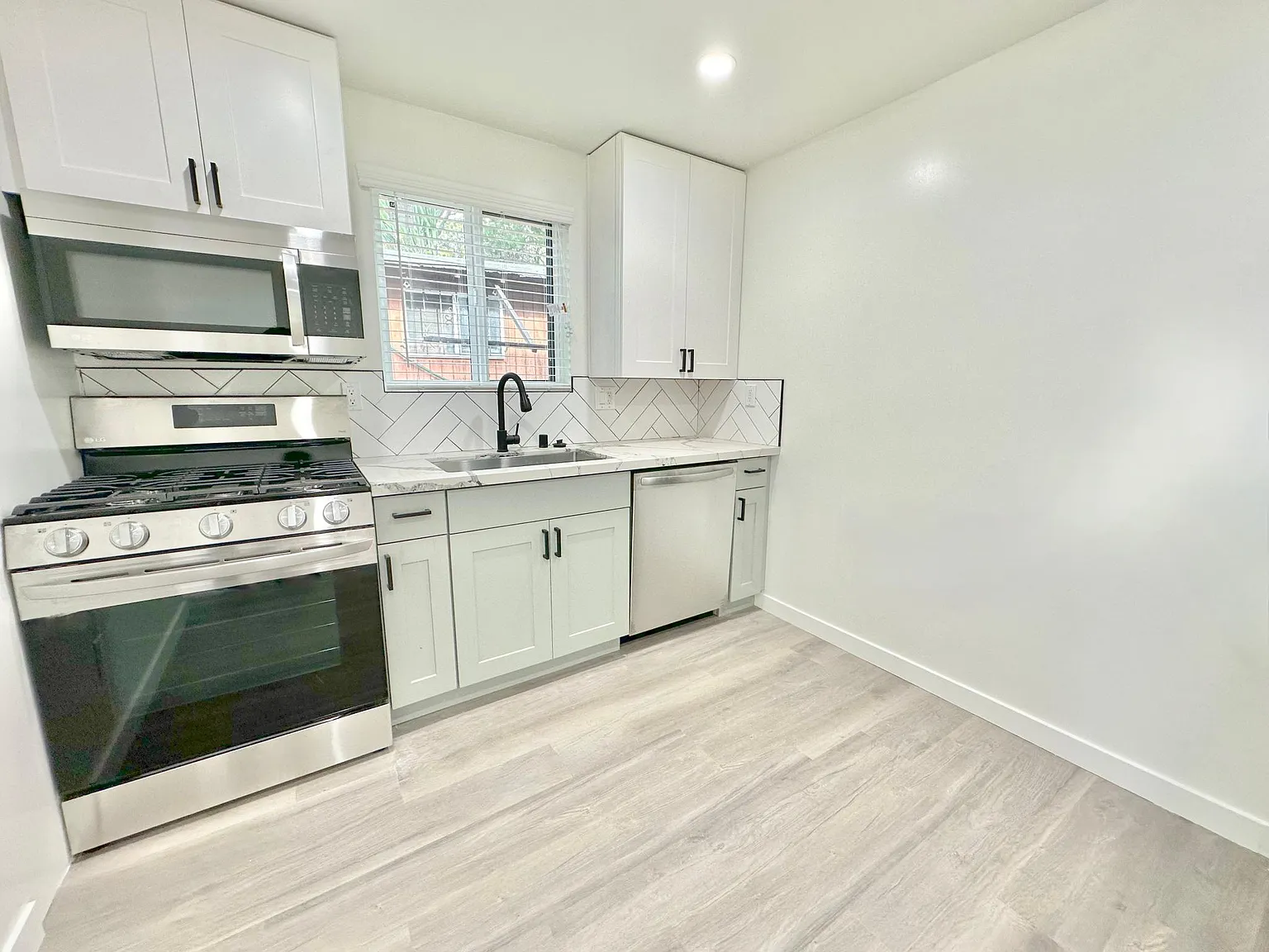 1637 Micheltorena St — Photo 3