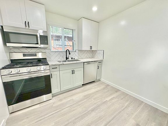 3rd image of 1637 Micheltorena St #1635-1/2