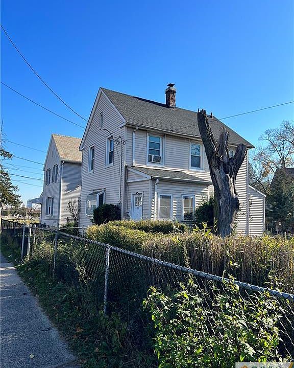 2nd image of 602 Somerset St