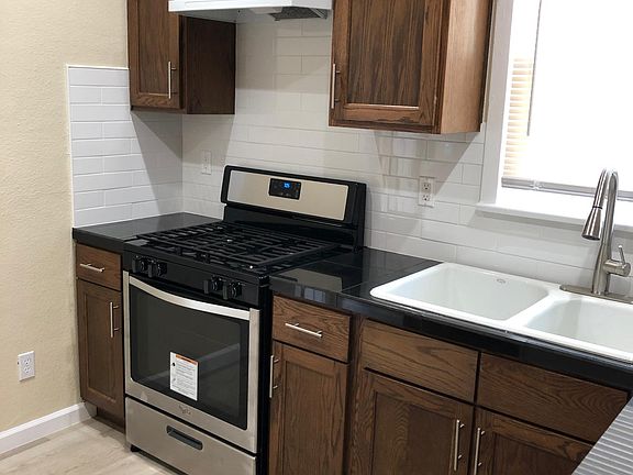 2nd image of 520 E Willow St APT 1