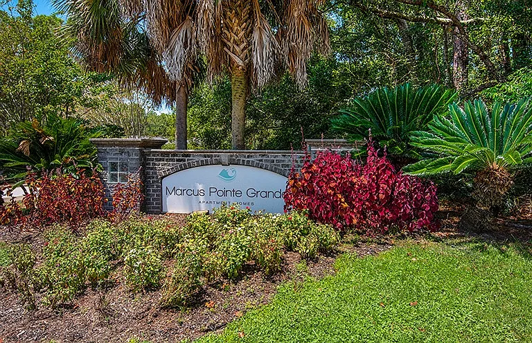 Marcus Pointe Grande Apartment Homes — Photo 49