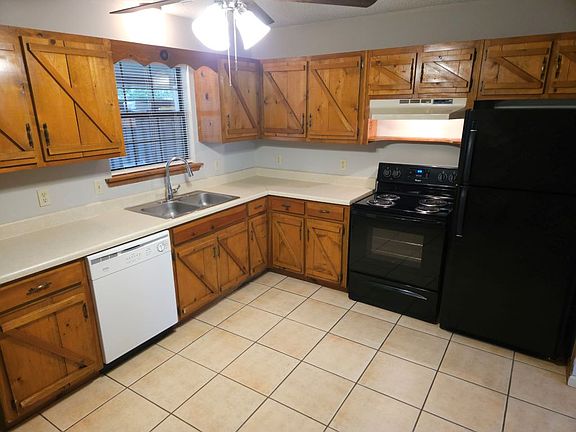 4th image of 340 Creekwood Ct Unit B